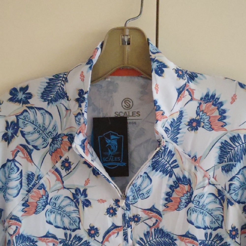 Scales Womens Blue and White Floral Shirt